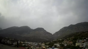 Καιρός σήμερα: Λασποβροχές και αφρικανική σκόνη με ισχυρούς ανέμους