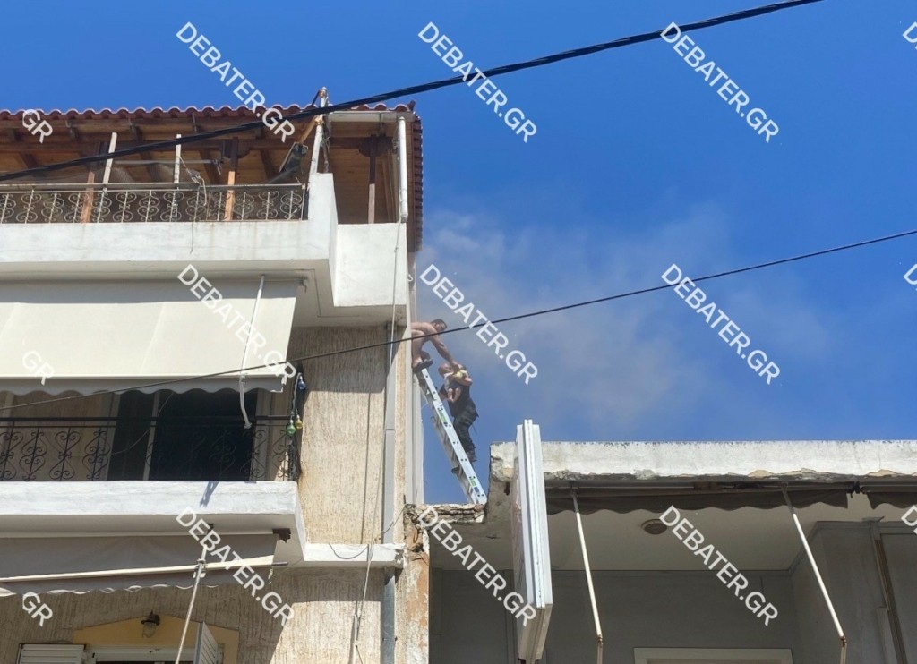 Ξέσπασε φωτιά σε διαμέρισμα στη Λούτσα -Δείτε εικόνες από τον απεγκλωβισμό βρέφους