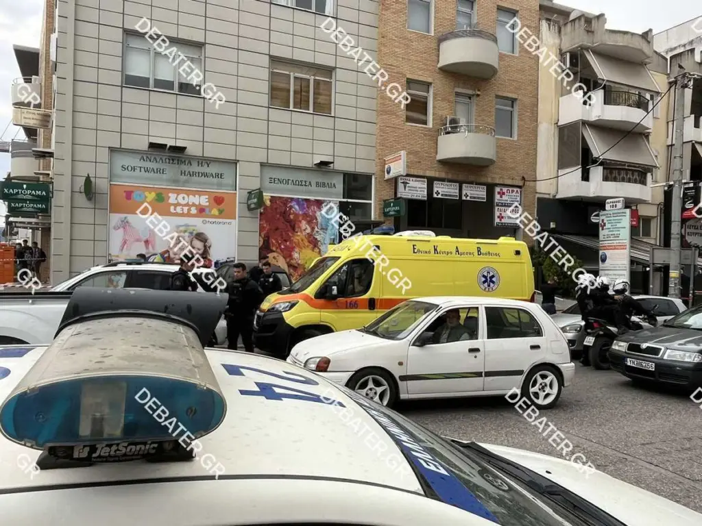 Θρίλερ στο Μενίδι: Γυναίκα εντοπίστηκε νεκρή στη μέση του δρόμου -Στο σημείο βρέθηκε μαχαίρι (pics)