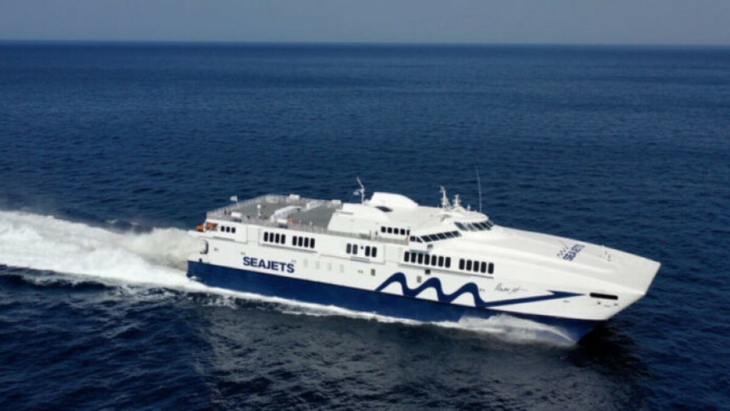 Kανονικά πραγματοποιεί το δρομολόγιό του από το Ηράκλειο το καταμαράν power jet