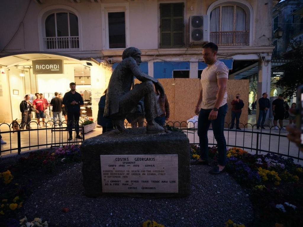 Κέρκυρα: Στο Μνημείο του Κώστα Γεωργακά ο Στέφανος Κασσελάκης
