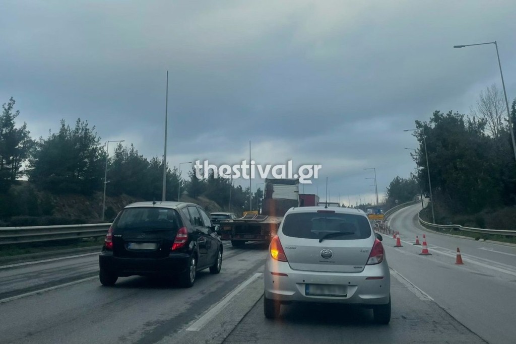Θεσσαλονίκη: Καραμπόλα τεσσάρων οχημάτων στον Περιφερειακό -Προβλήματα στην κυκλοφορία
