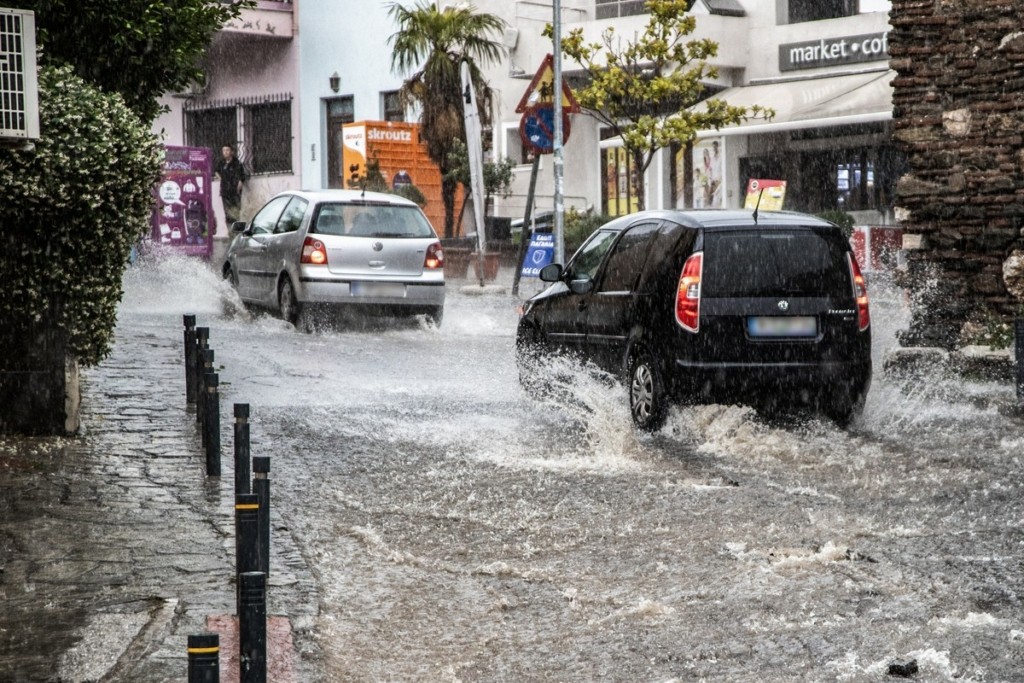 Κακοκαιρία: Πού έπεσε ο μεγαλύτερος όγκος νερού στην Αττική – Έντονα καιρικά φαινόμενα σε πολλές περιοχές της χώρας