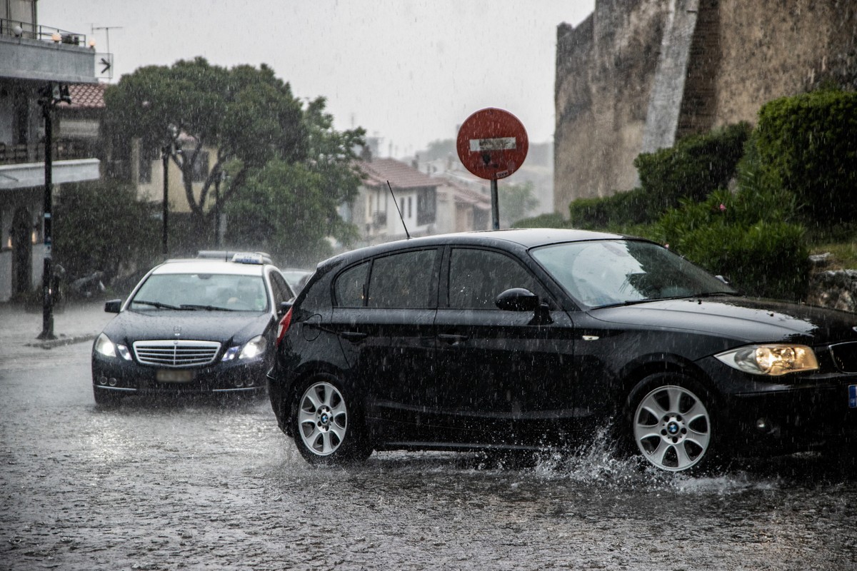 Θεσσαλονίκη βροχή δρόμοι