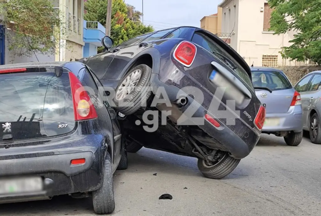 Απίστευτο τροχαίο στα Χανιά: Αυτοκίνητο “καβάλησε” παρκαρισμένο ΙΧ (Pics)