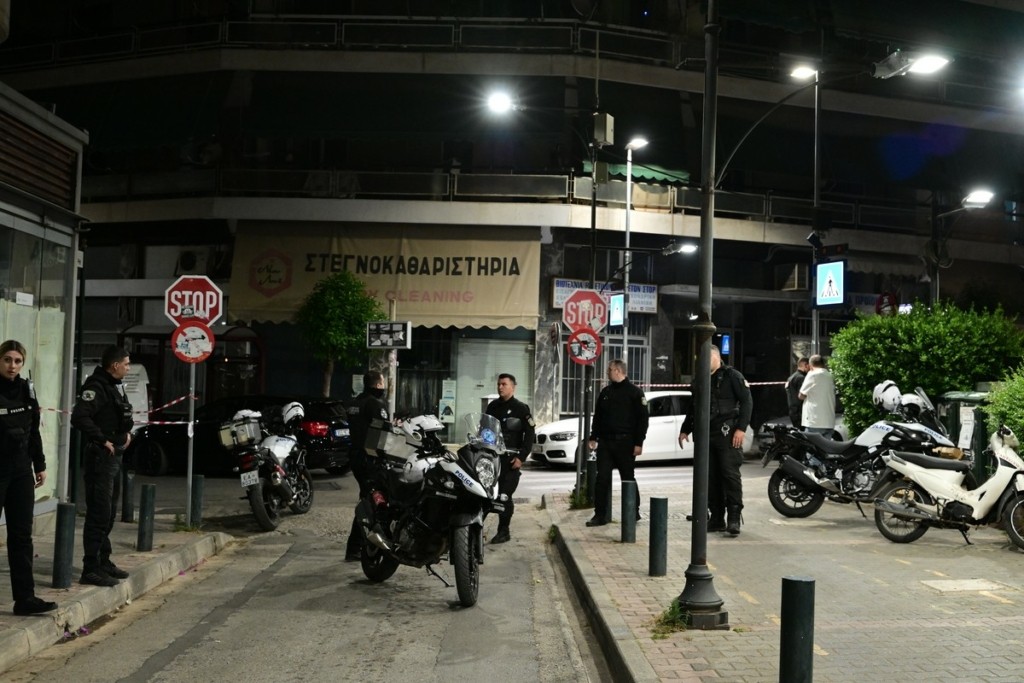 Επίθεση με μαχαίρι στη Βάρκιζα: Το θύμα κατονόμασε τον δράστη – Ανθρωποκυνηγητό για τη σύλληψη των δραστών
