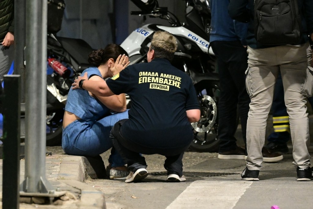 Ένας νεκρός από πυροβολισμούς στον Βύρωνα -Οδηγός μηχανής «γάζωσε» αυτοκίνητο