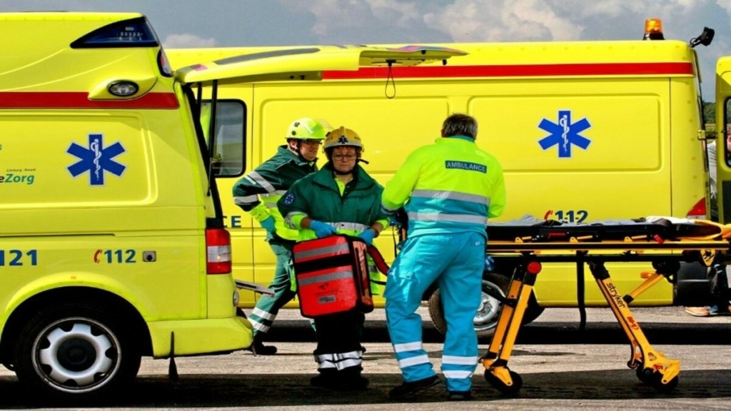 Βερολίνο: Σοβαρά επεισόδια μεταξύ οπαδών Ολυμπιακού & Παναθηναϊκού – Μάχη για τη ζωή του δίνει ένα άτομο (vid)