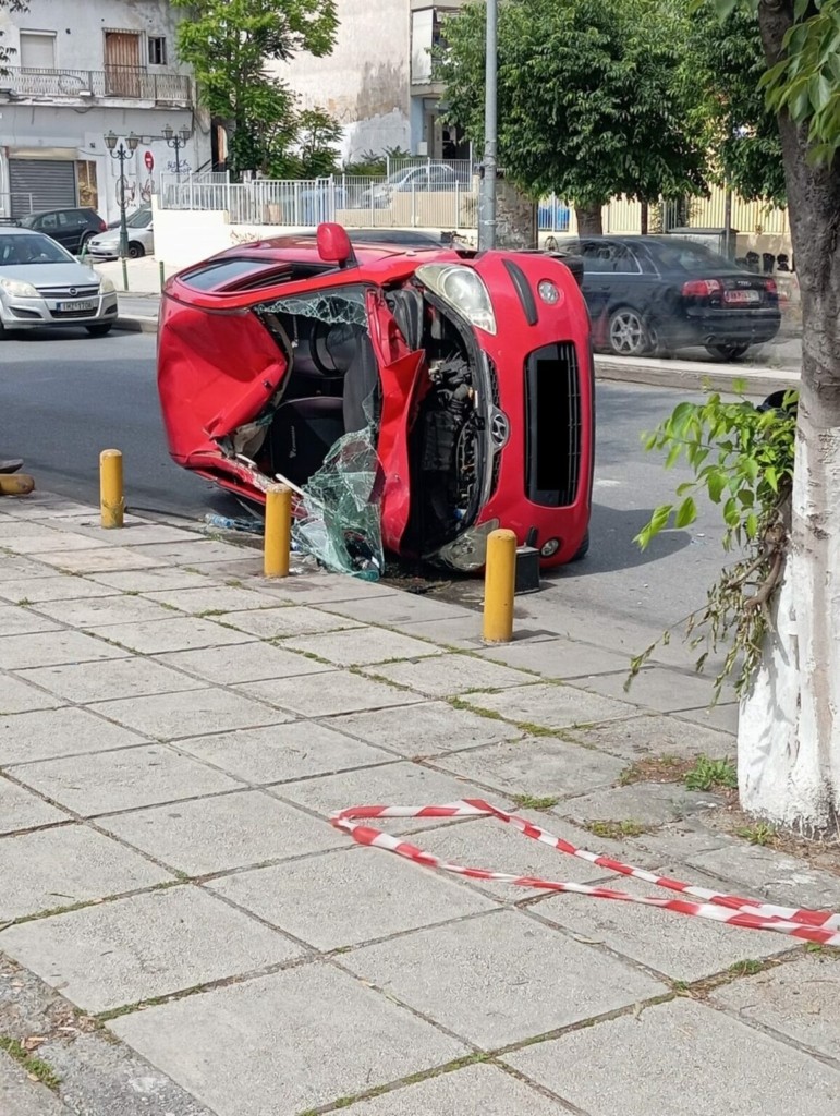 Θεσσαλονίκη: Ι.Χ. συγκρούστηκε με ταξί και ντελαπάρισε