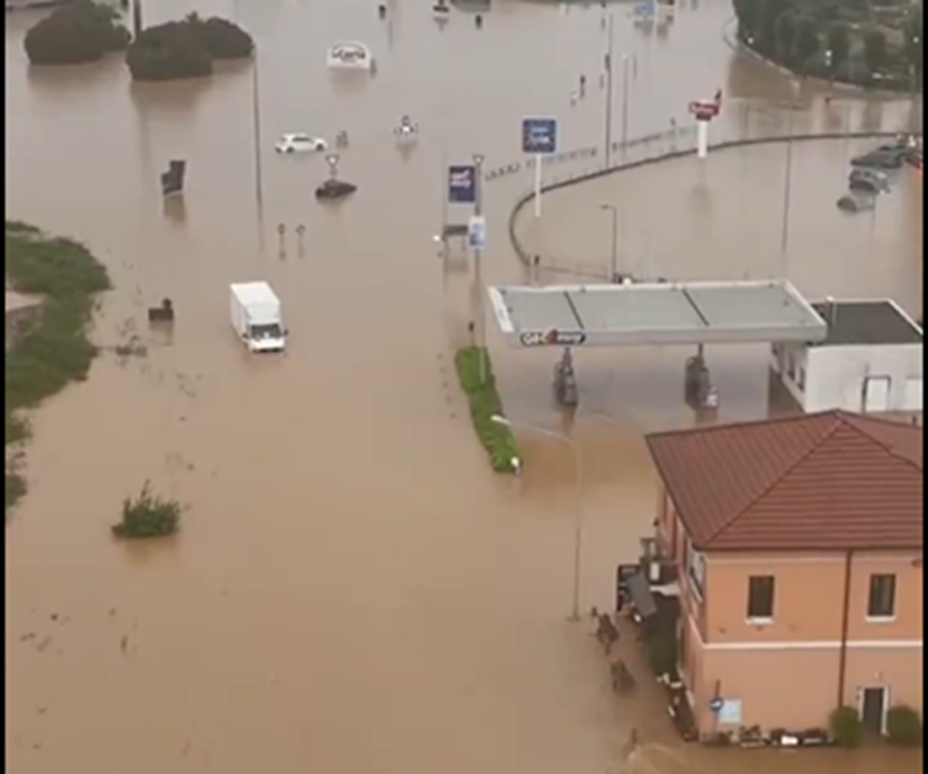 Κακοκαιρία πλήττει την Βόρεια Ιταλία – Κηρύχθηκε σε κατάσταση έκτακτης ανάγκης περιφέρεια