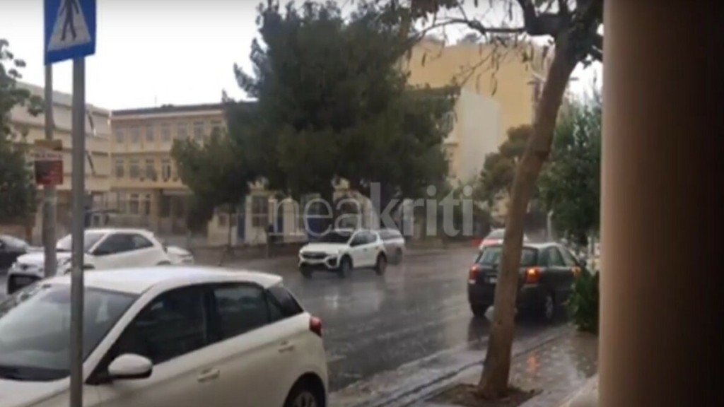 Καιρός: Ποτάμια οι δρόμοι στην Κρήτη – Πότε αναμένεται βελτίωση (vid)