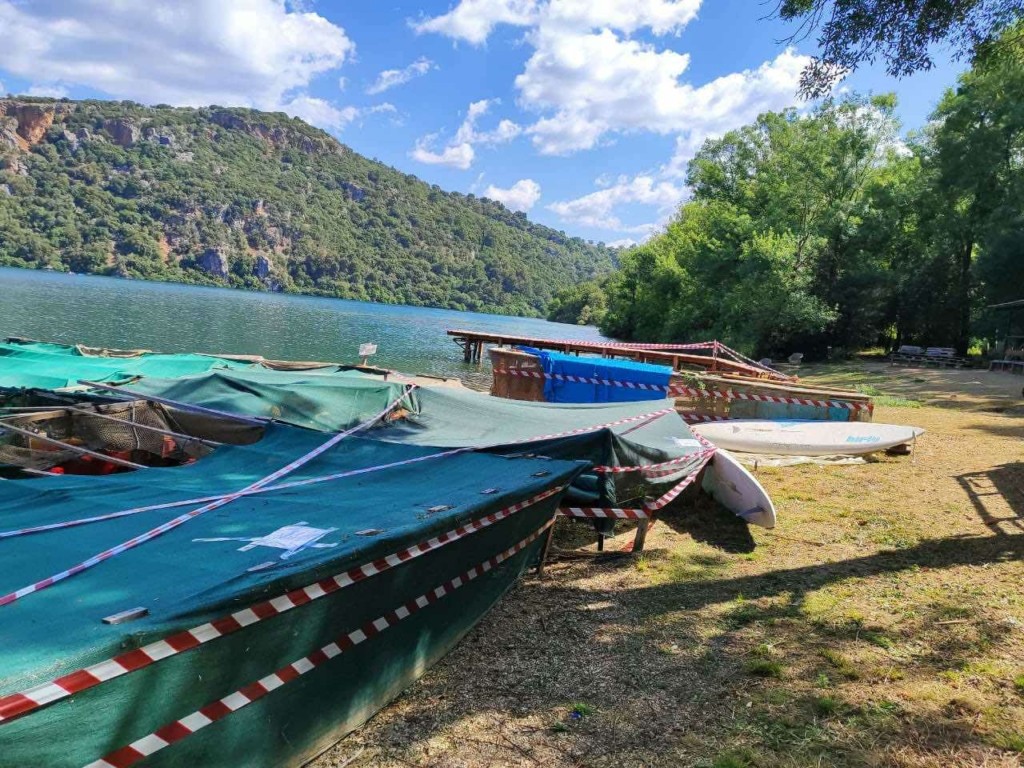 Λίμνη Ζηρός: “Λουκέτο” και πρόστιμο 6.000 ευρώ σε επιχείρηση με water sport
