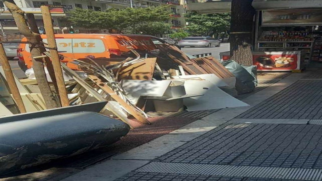 Θεσσαλονίκη: Έκανε ανακαίνιση και γέμισε με μπάζα την Τσιμισκή (pics)