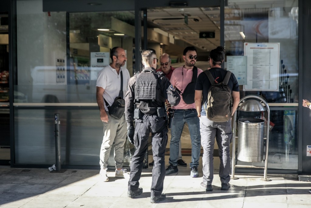 Βίντεο ντοκουμέντο από τη φονική συμπλοκή στον Πειραιά – Η στιγμή που κείται νεκρός ο Κούρδος μετά τους πυροβολισμούς