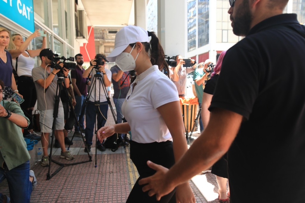 Ύδρα: Απολογούνται την Τετάρτη οι 13 συλληφθέντες για τη φωτιά από βεγγαλικά – Οι κατηγορίες που αντιμετωπίζουν