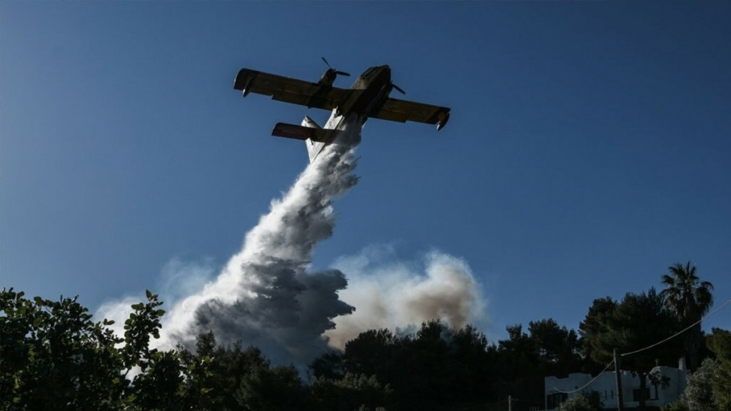 Βοιωτία: Αναγκαστική προσγείωση αεροσκάφους που επιχειρούσε στη φωτιά