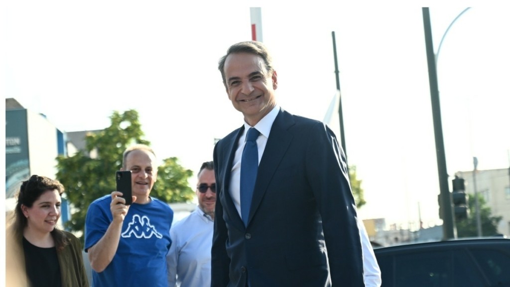 Ευρωεκλογές 2024: Ο Μητσοτάκης έφτασε στην Πειραιώς – Στη Κουμουνδούρου ο Κασσελάκης