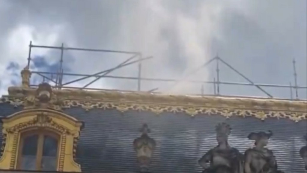 Εκκενώθηκε λόγω πυρκαγιάς το Ανάκτορο των Βερσαλλιών