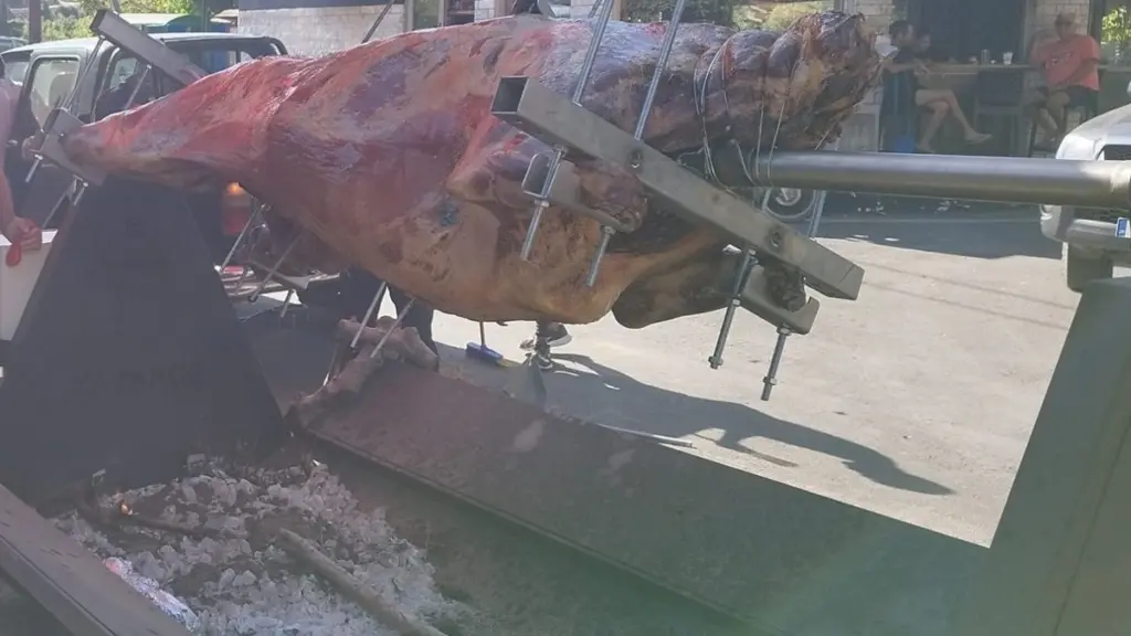 Χανιά: Σούβλισαν ταύρο στο χωριό της Κισσάμου – Αντιδράσεις από φιλοζωικές ενώσεις