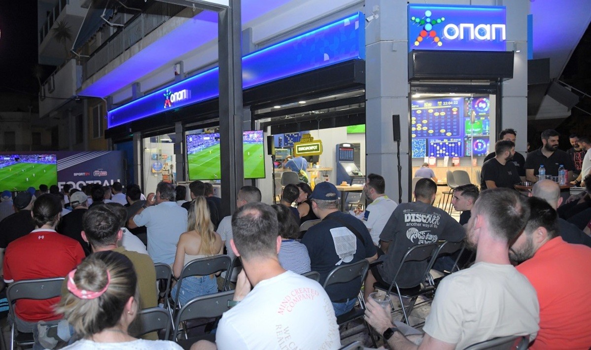 Βραδινή έξοδος για Δημήτρη Μακαλιά, Γιάννη Σπαλιάρα και Λίλα Κουντουριώτη