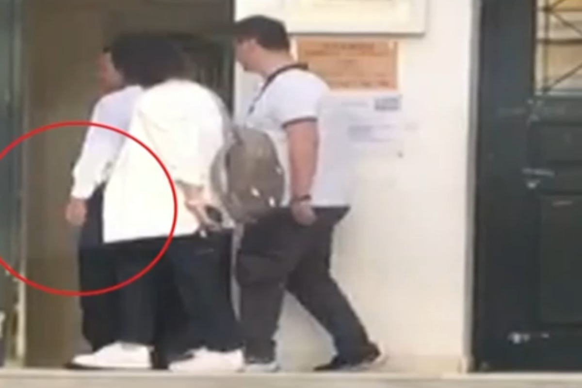 Απόστολος Λύτρας χειροπέδες