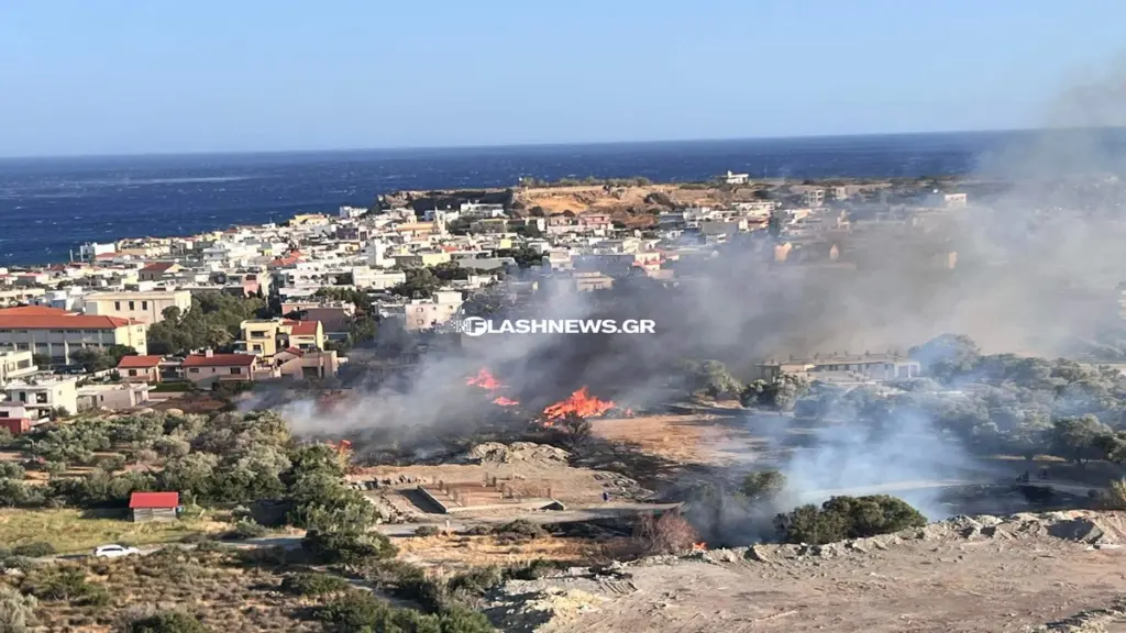Φωτιά στην Παλαιόχωρα Χανίων κοντά σε κατοικημένη περιοχή (pics & vid)