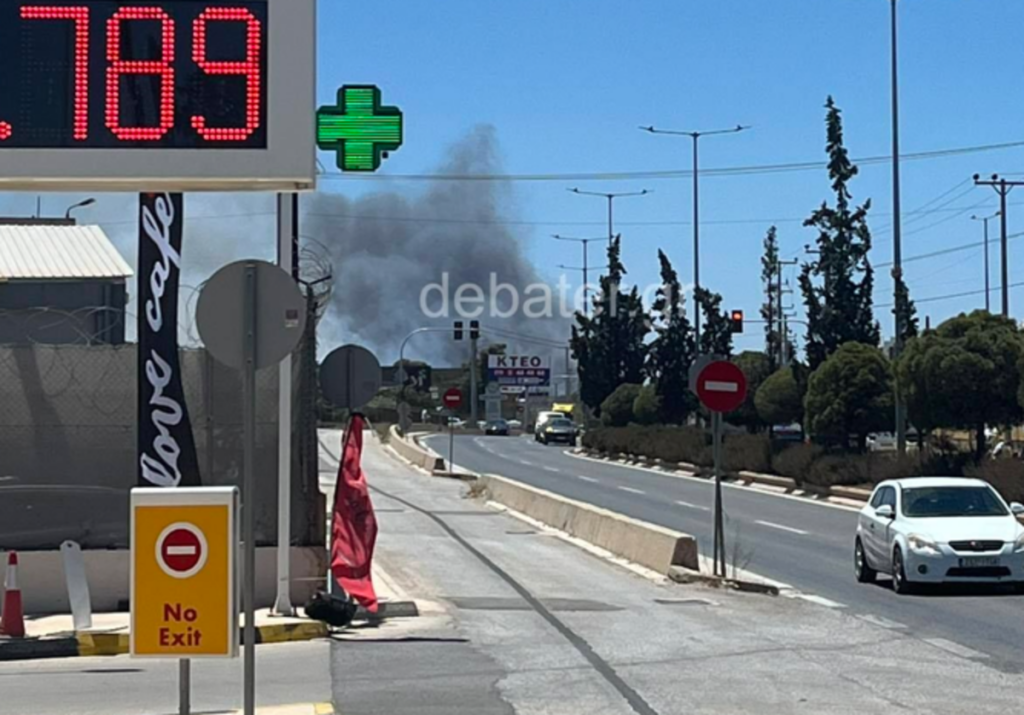 Φωτιά στη Βάρης Κορωπίου: Αποκαταστάθηκε η κυκλοφορία στο Μαρκόπουλο