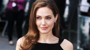 Αντζελίνα Τζολί: Παραμένει single μετά το διαζύγιο με τον Μπραντ Πιτ