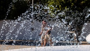Καιρός σήμερα: Επιμένει η ζέστη, έως 38 βαθμούς ο υδράργυρος – 7 μποφόρ στο Αιγαίο