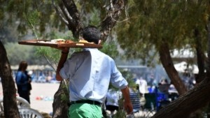 Υπουργείο Εργασίας: Υποχρεωτικά τα μέτρα προστασίας των εργαζομένων λόγω καύσωνα