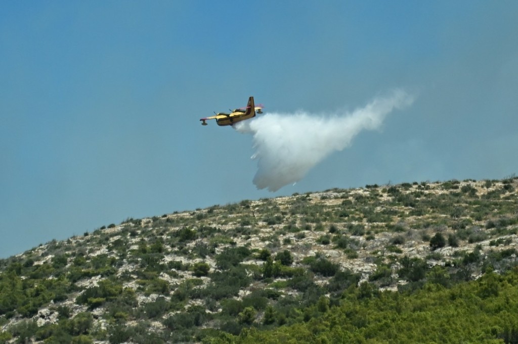Φωτιά σε δασική έκταση στη Χλόη Ροδόπης – Επιχειρούν 6 εναέρια μέσα – Ήχησε το 112