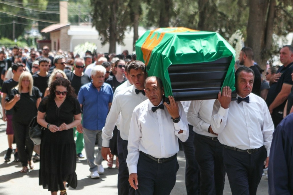 Κηδεία Δερμάνη: Όλος ο Παναθηναϊκός στο τελευταίο αντίο – Δείτε εικόνες