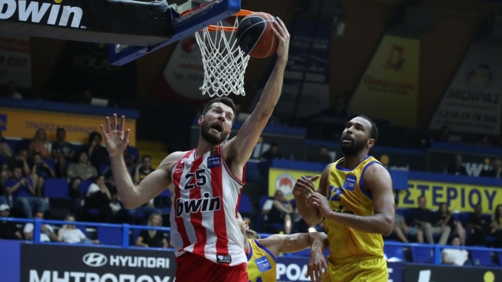 Ο Ολυμπιακός έκανε το 2-0 απέναντι στο Περιστέρι και περιμένει τον Παναθηναϊκό στους τελικούς
