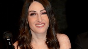 Ιωάννα Παλιοσπύρου: Η απάντηση σε χυδαίο μήνυμα που δέχτηκε στα social media – “Να σου ρίξει κι άλλο βιτριόλι, καλά σου έκανε”