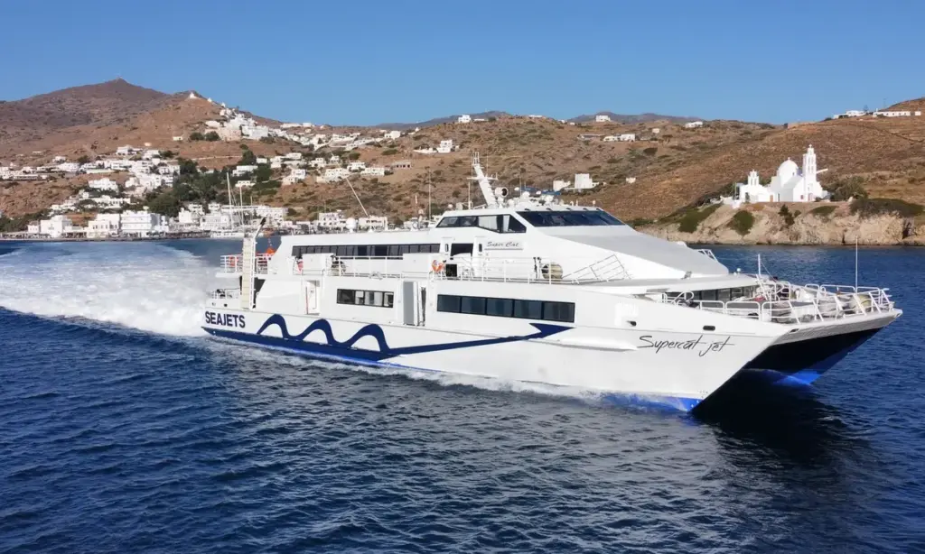 Μύκονος: Πλοίο χτυπήθηκε από την άγκυρα του λόγω δυσμενών καιρικών συνθηκών