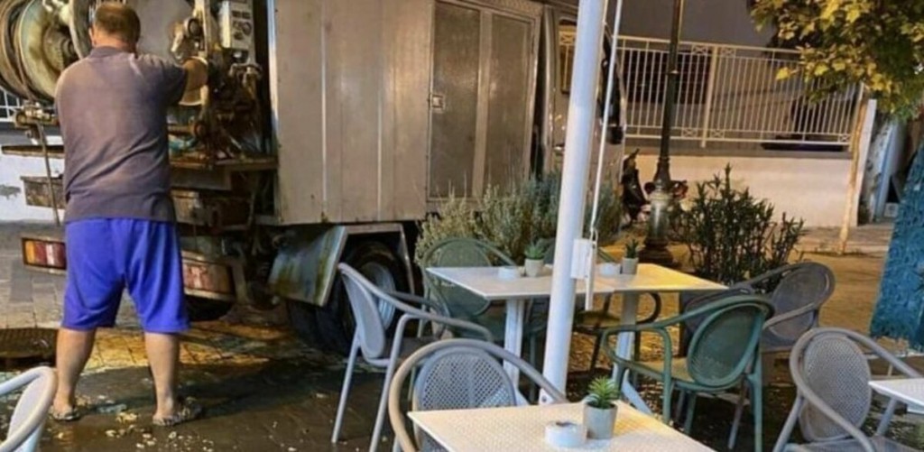Σκιάθος: Υπερχείλισε φρεάτιο και γέμισε λύματα η οδός Παπαδιαμάντη