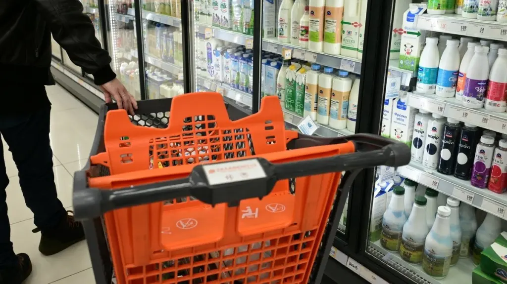 Ακρίβεια: Πέφτει ο πληθωρισμός, αλλά όχι οι τιμές – «Φωτιά» σε μοσχάρι και αρνί