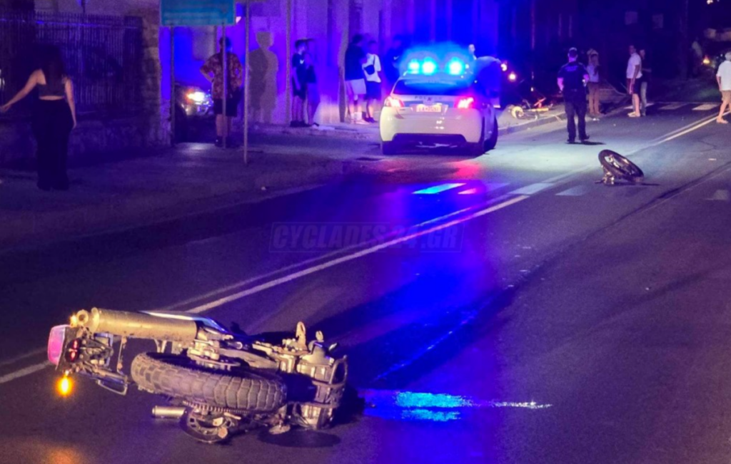 Θανατηφόρο τροχαίο στη Σύρο -Μηχανή κόπηκε στα δύο μετά από σφοδρή σύγκρουση με ΙΧ (pics)