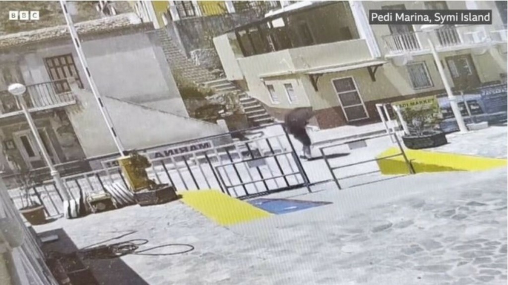 Σύμη: Μεγαλώνει η αγωνία για τον Μάικλ Μόσλεϊ – Το βίντεο ντοκουμέντο του BBC και το ξέσπασμα της συζύγου του