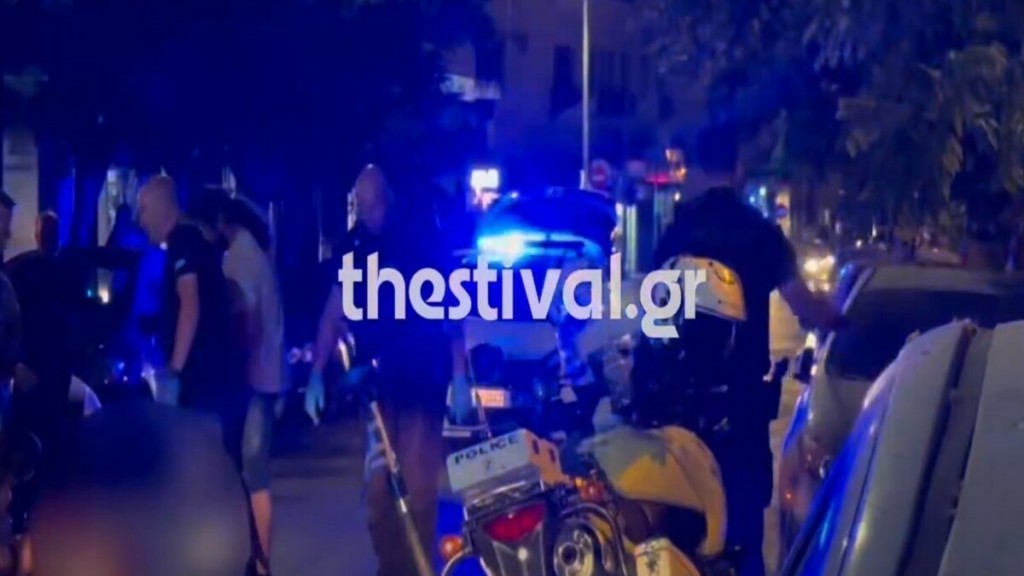 Θεσσαλονίκη: Άγρια συμπλοκή 15 αλλοδαπών με μαχαίρια στο κέντρο της πόλης – Δύο σοβαρά τραυματίες (vid)