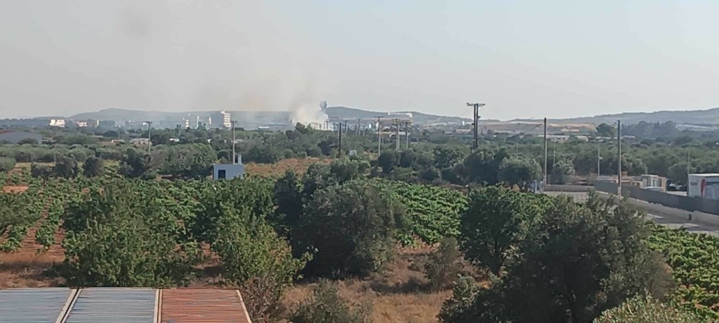Μαρκόπουλο: Φωτιά κοντά στο αεροδρόμιο “Ελευθέριος Βενιζέλος”