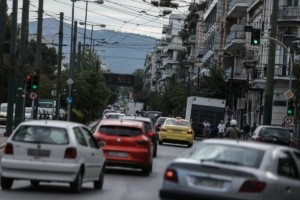 Κλειστή λωρίδα στη Λεωφόρο Αλεξάνδρας λόγω κινδύνου πτώσης κολώνας σηματοδότη