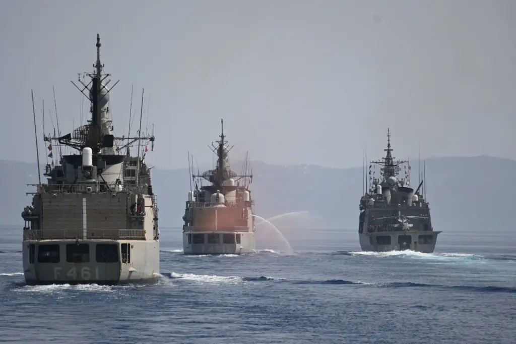 Κάσος: Σε ανοιχτή γραμμή επικοινωνίας Ελλάδα και Τουρκία για την αποκλιμάκωση της έντασης – Σε επιφυλακή το Πολεμικό Ναυτικό