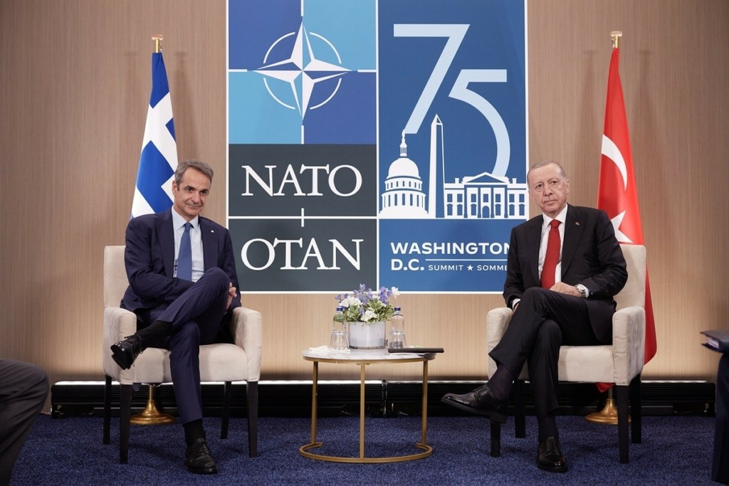 Συνάντηση 45 λεπτών Μητσοτάκη – Ερντογάν στο περιθώριο της Συνόδου Κορυφής του ΝΑΤΟ στην Ουάσινγκτον