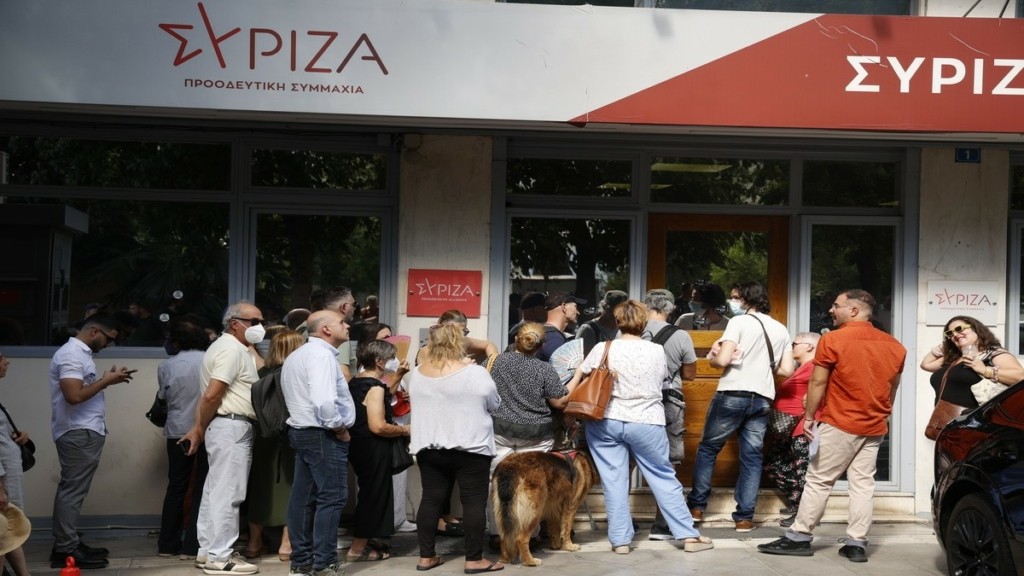 Ουρές πολιτών έξω από τα γραφεία του ΣΥΡΙΖΑ για το ραντεβού με τον Στέφανο Κασσελάκη (pics & vid)