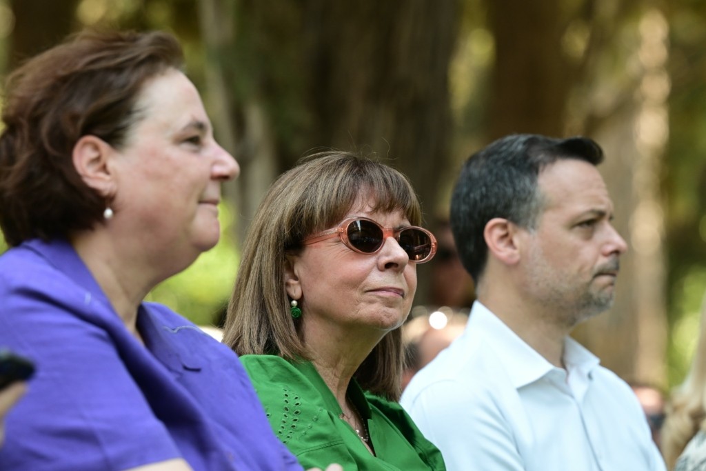 Ξεκίνησαν οι επετειακές εκδηλώσεις στον κήπο του Προεδρικού Μεγάρου για τα 50 χρόνια από την αποκατάσταση της Δημοκρατίας