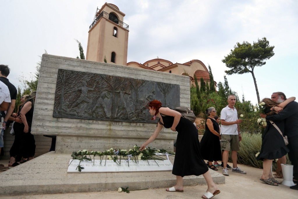 Μάτι: Τρισάγιο στη μνήμη των θυμάτων 6 χρόνια μετά την τραγωδία
