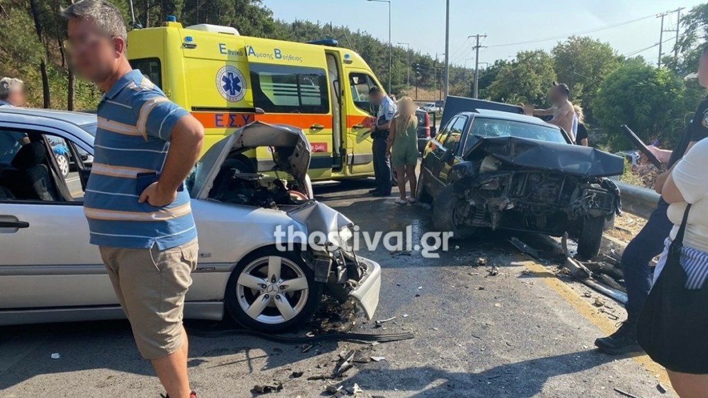 Τρομακτικό τροχαίο με τρεις τραυματίες στην Περιφερειακή Οδό στη Θεσσαλονίκη
