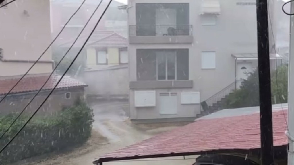 Ισχυρή καταιγίδα και χαλαζόπτωση χτύπησαν τα Ιωάννινα (vid)