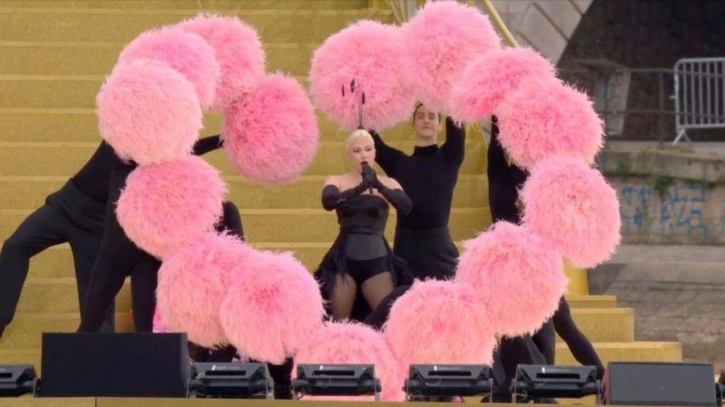 Ολυμπιακοί Αγώνες 2024: Ξεσήκωσε το Παρίσι η Lady Gaga στην τελετή έναρξης
